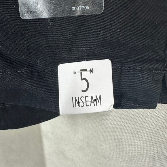 Lee Women’s Regular Fit 5” Inseam Size Medium Black Mid Rise US 6 - Picture 3 of 8